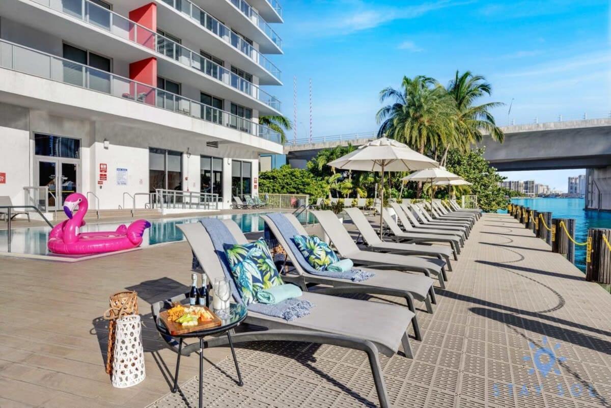 Amenities Balcony W Stunning Views-Beachfront Холандейл Бийч Екстериор снимка
