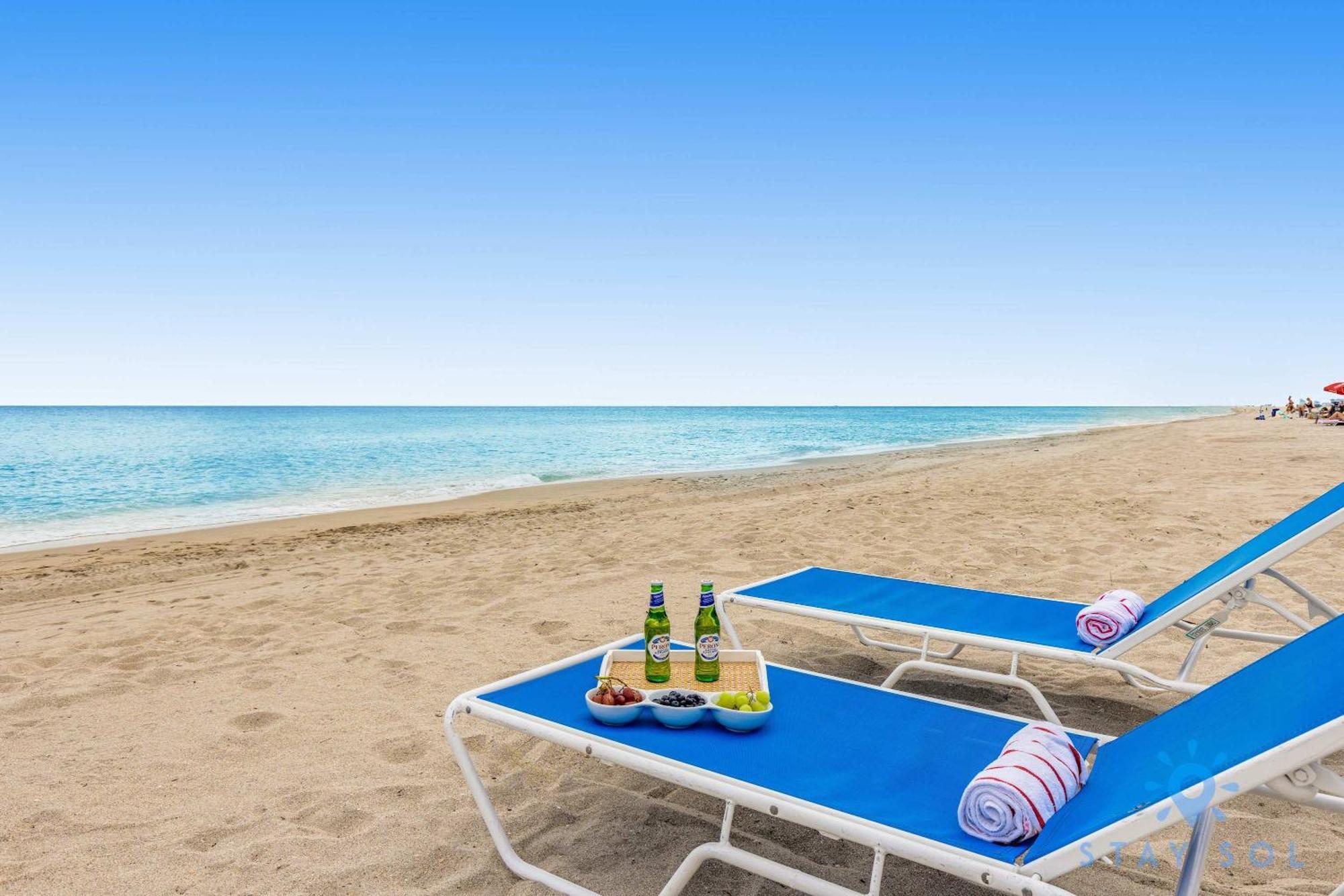 Amenities Balcony W Stunning Views-Beachfront Холандейл Бийч Екстериор снимка